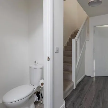 Luxury 3-Bedroom, 2-Bathroom Home Sleeps 7 People Liverpool Exterior photo