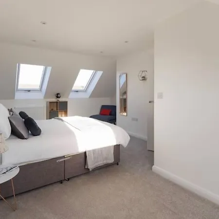 Luxury 3-Bedroom, 2-Bathroom Home Sleeps 7 People Liverpool Exterior photo