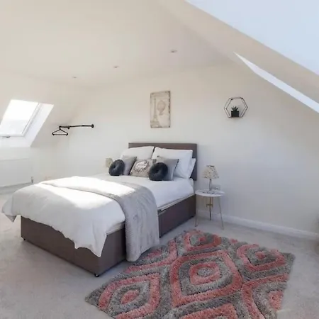 Luxury 3-Bedroom, 2-Bathroom Home Sleeps 7 People Liverpool Exterior photo