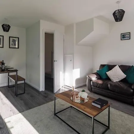 Luxury 3-Bedroom, 2-Bathroom Home Sleeps 7 People Liverpool Exterior photo