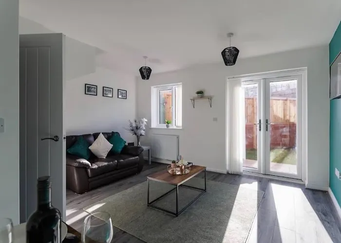 Luxury 3-Bedroom, 2-Bathroom Home Sleeps 7 People