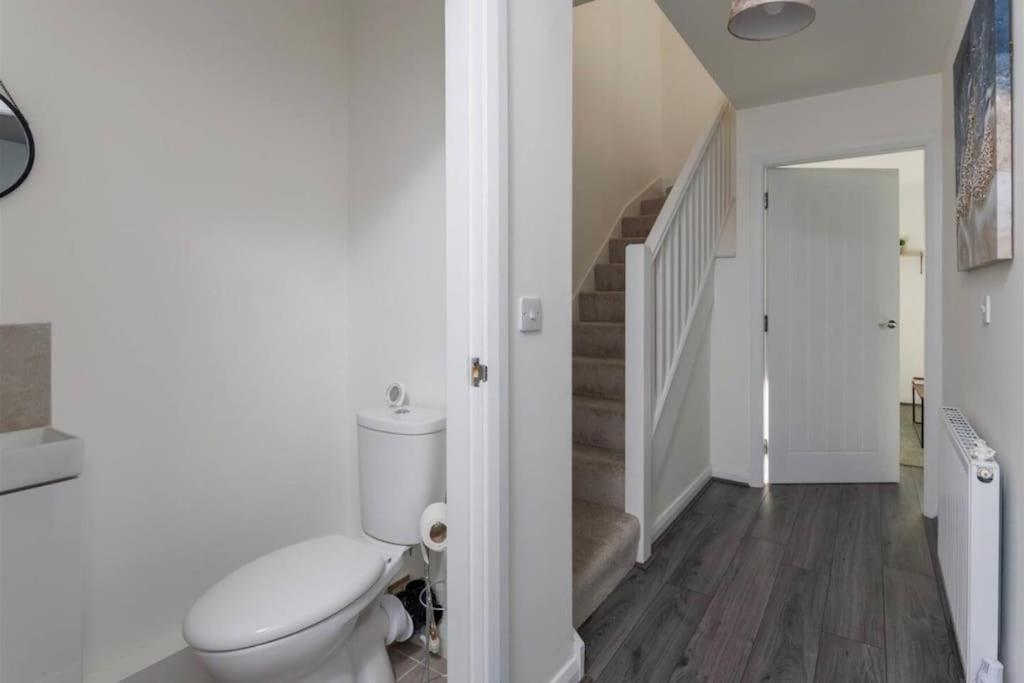 Luxury 3-bedroom, 2-bathroom Sleeps 7 People Holiday home Liverpool