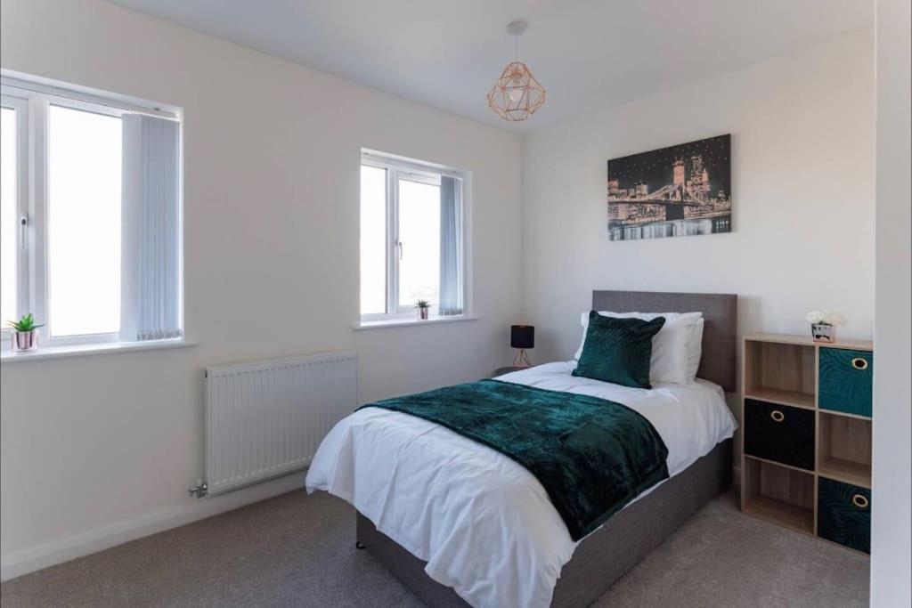 Luxury 3-bedroom, 2-bathroom Sleeps 7 People Holiday home *