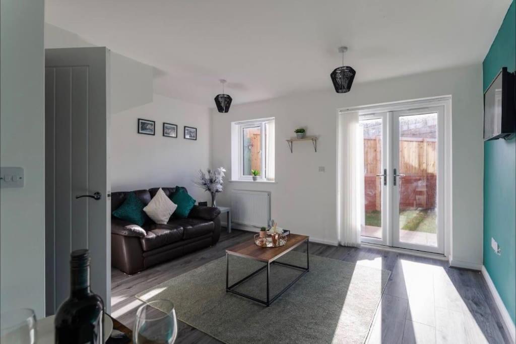 Luxury 3-bedroom, 2-bathroom Sleeps 7 People Holiday home Liverpool