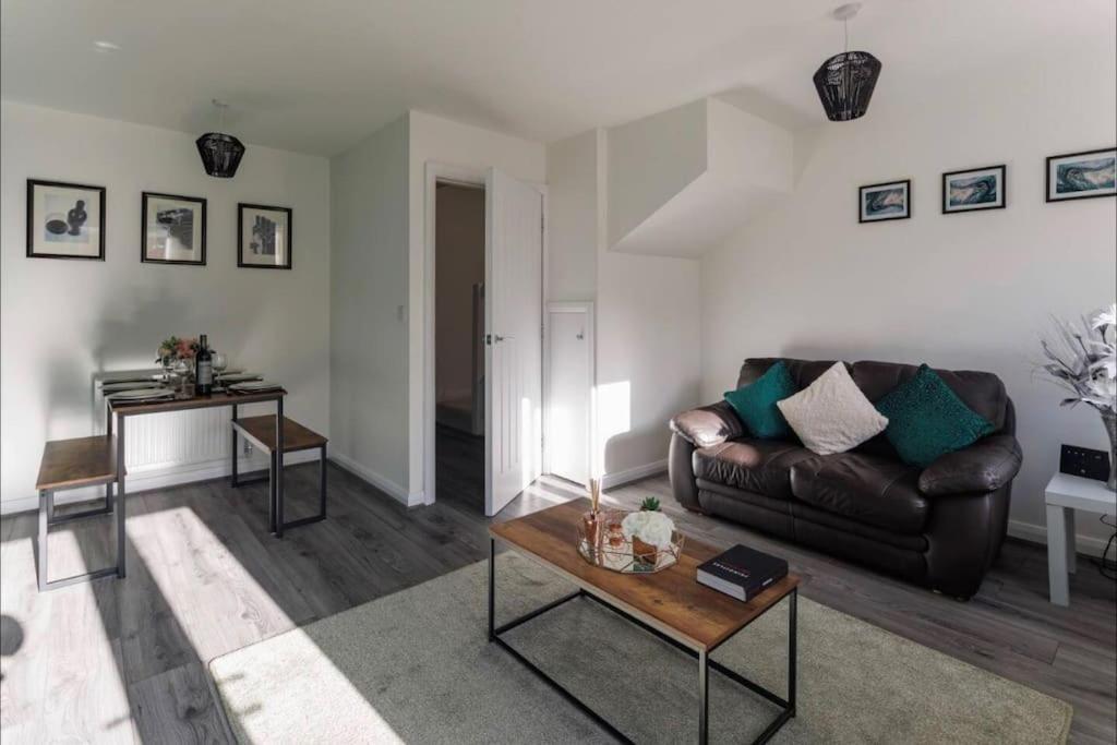 Luxury 3-bedroom, 2-bathroom Sleeps 7 People *