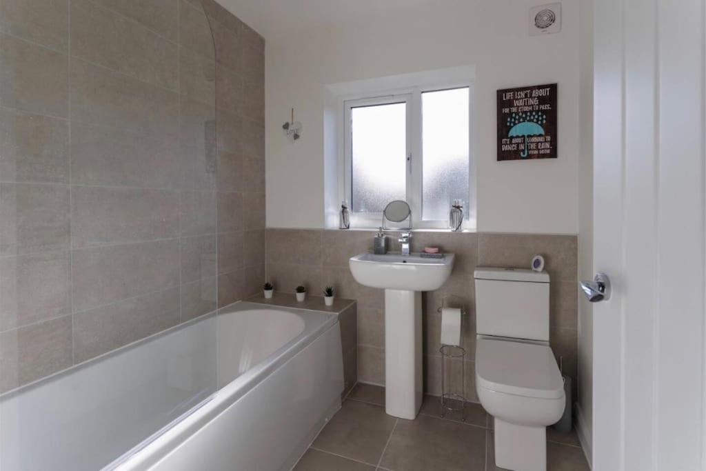 Luxury 3-bedroom, 2-bathroom Sleeps 7 People Holiday home *